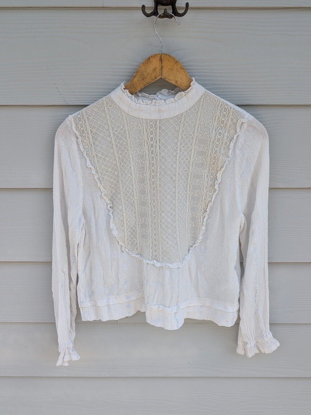 Abercrombie Blouse Size M White Cream Silver Cropped Ruffled Lace Boho Buttons